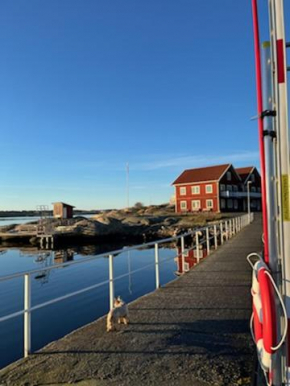 Resö Hamnmagasin vandrarhem, Resö